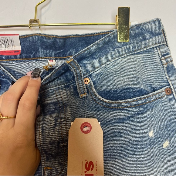 NWT Levi’s High Rise Wedgie Short in Havana Affair - Picture 3 of 4